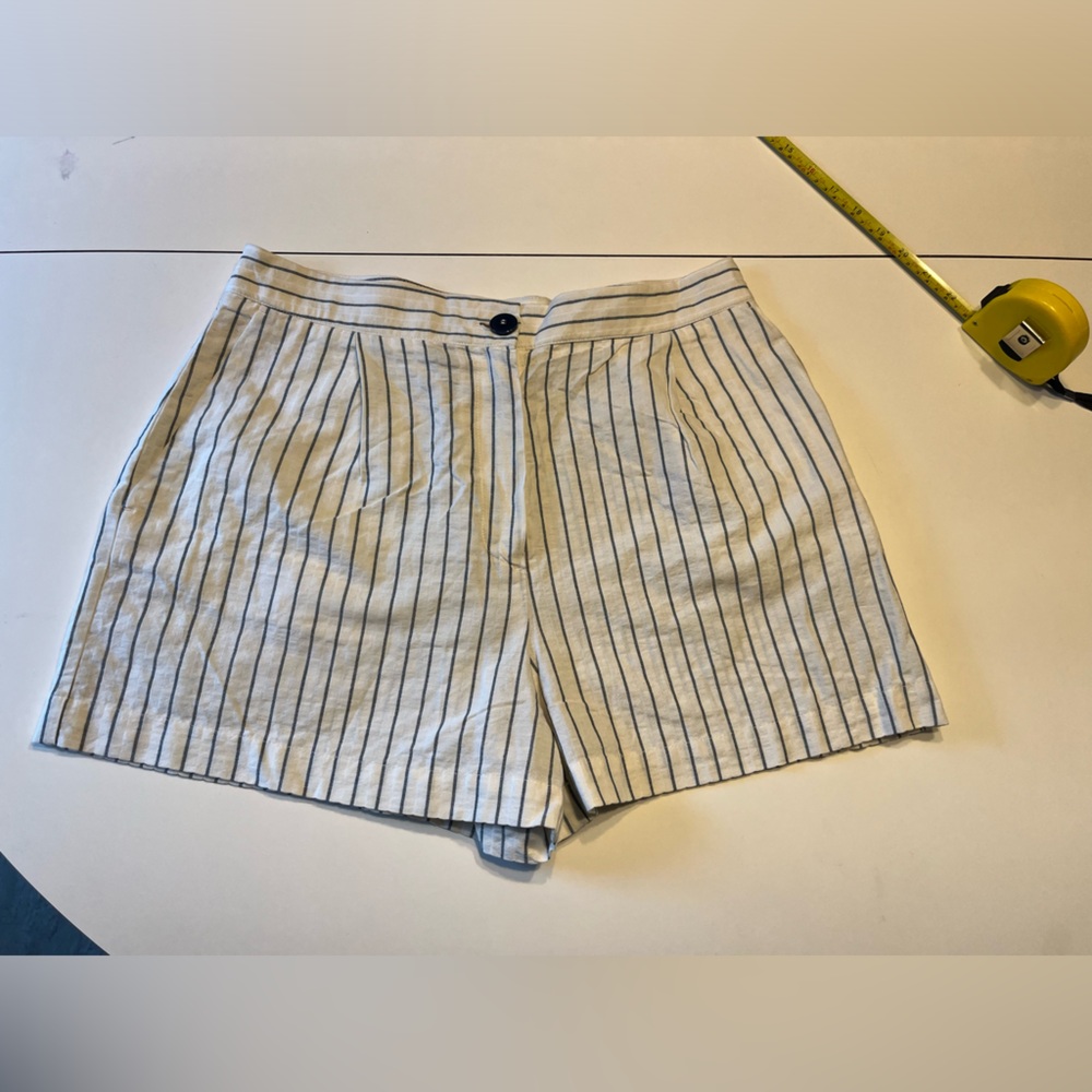 Zara large women’s shorts vertical stripes off white and gray